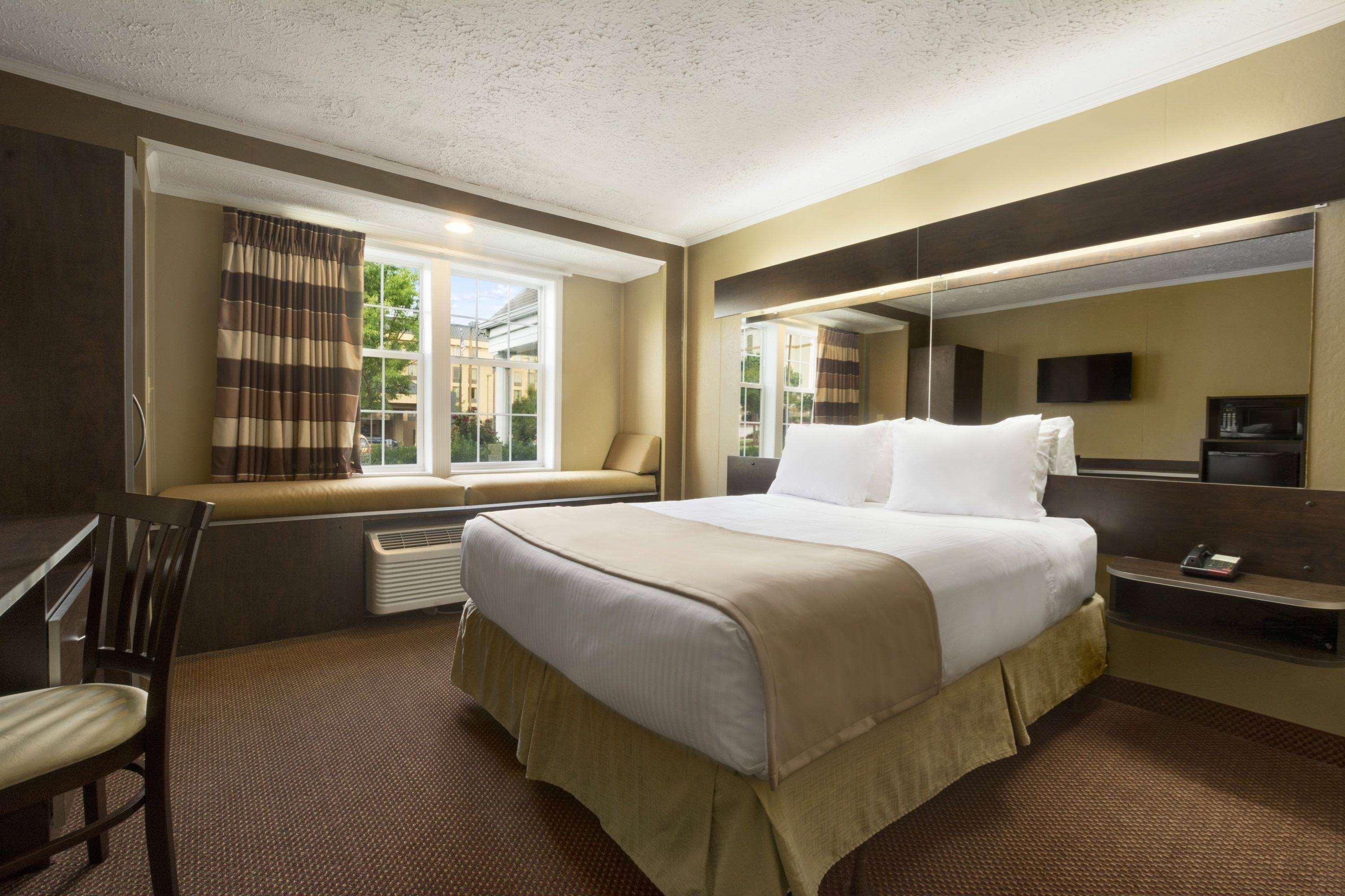 Microtel Inn & Suites By Wyndham Columbia Fort Jackson N Exterior photo