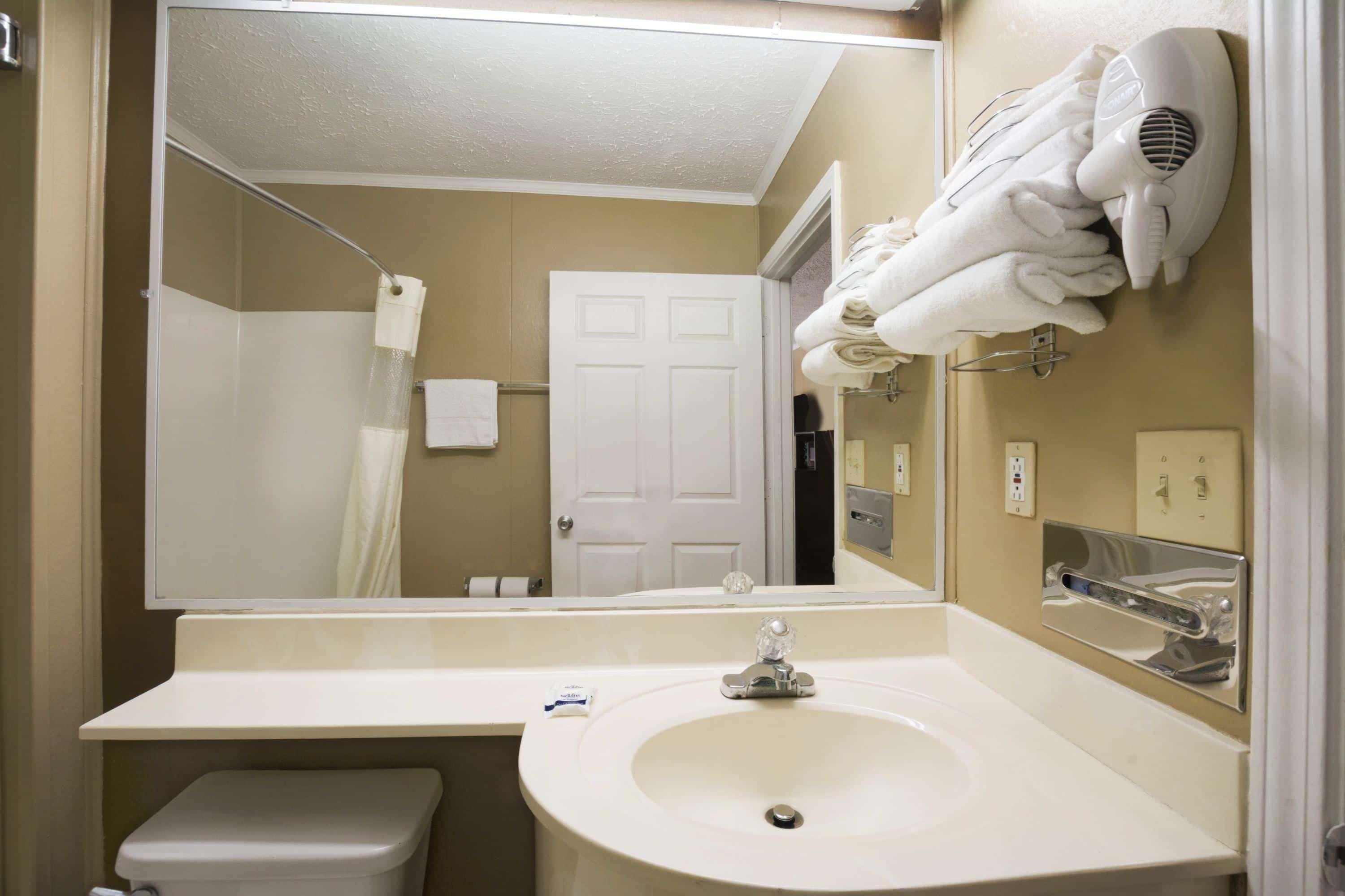Microtel Inn & Suites By Wyndham Columbia Fort Jackson N Exterior photo