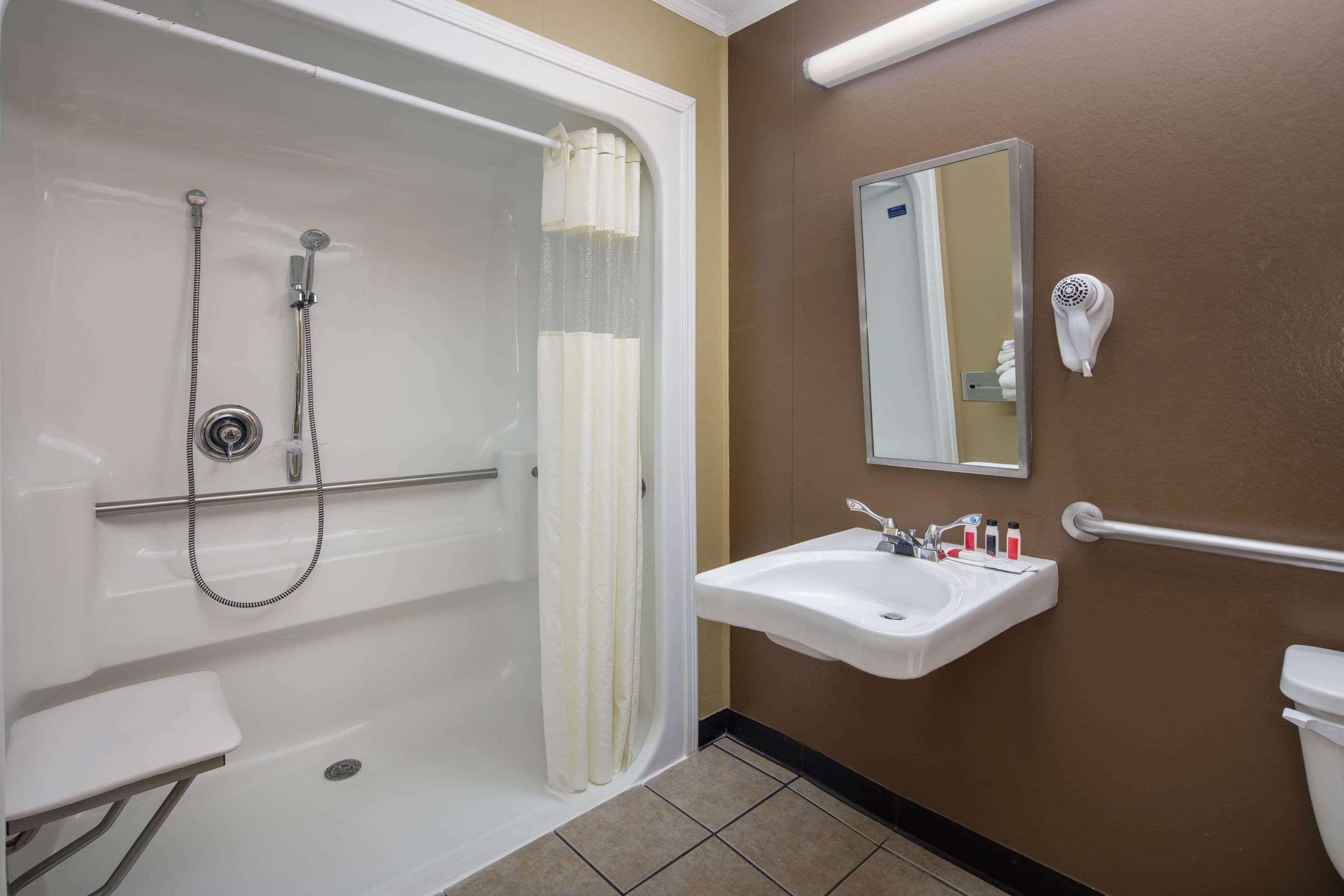 Microtel Inn & Suites By Wyndham Columbia Fort Jackson N Exterior photo