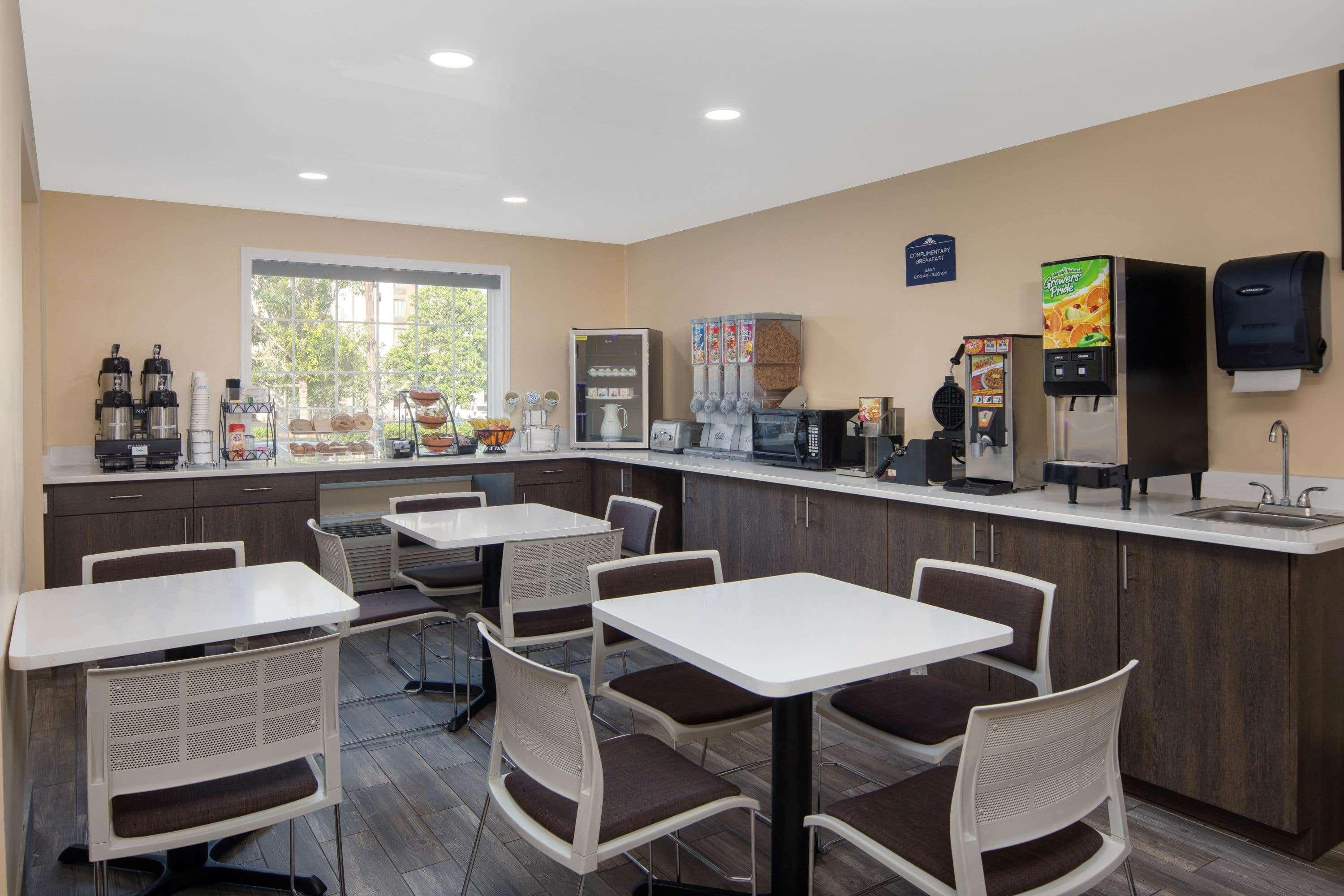 Microtel Inn & Suites By Wyndham Columbia Fort Jackson N Exterior photo