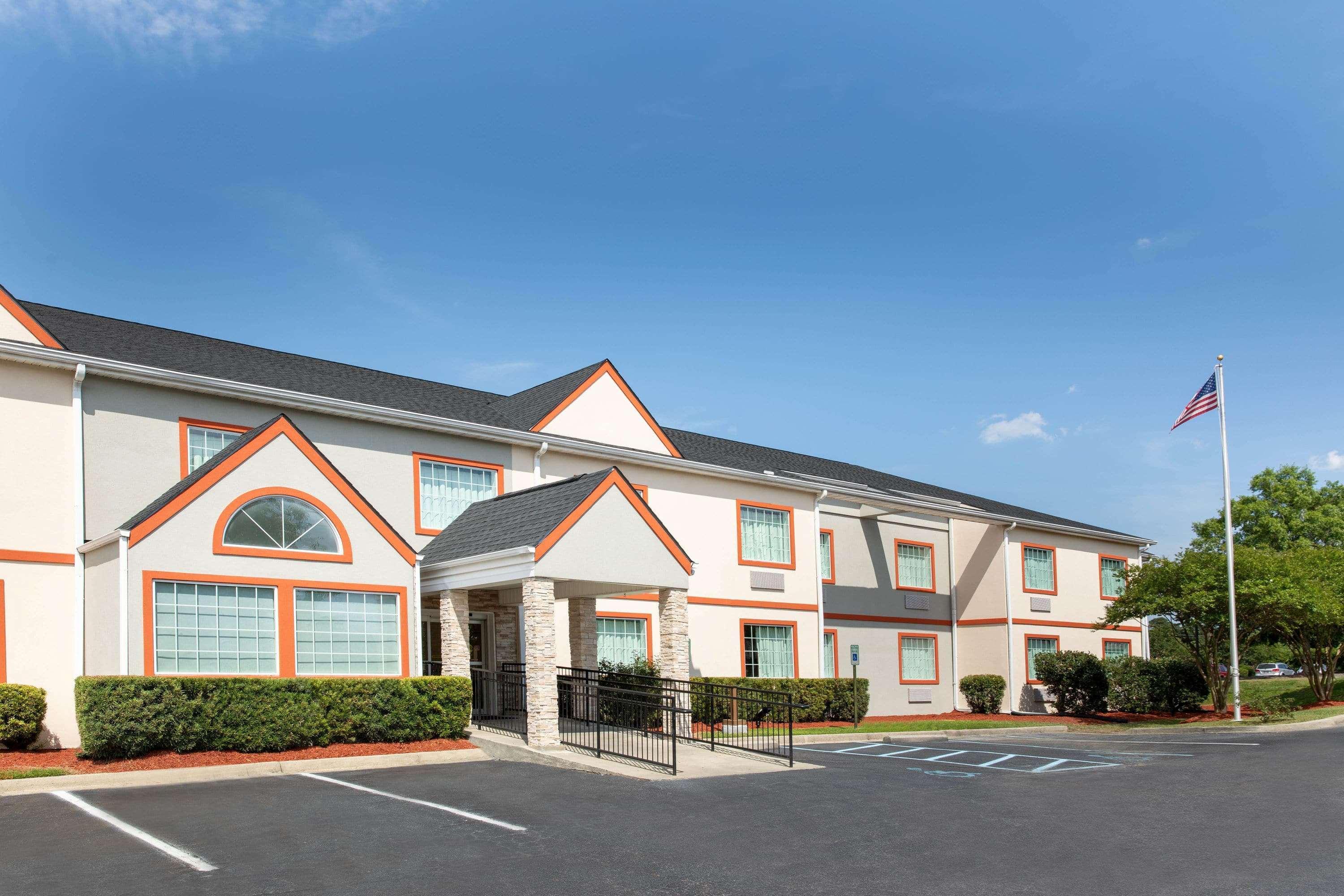 Microtel Inn & Suites By Wyndham Columbia Fort Jackson N Exterior photo